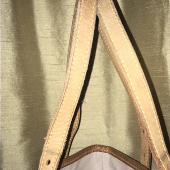 Louis Vuitton
Bucket pm Monogram Shoulder Bag - Picture 9 of 12